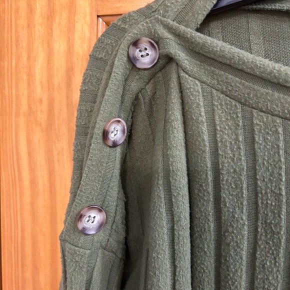 TSCA long sleeve NWT - Picture 4 of 4